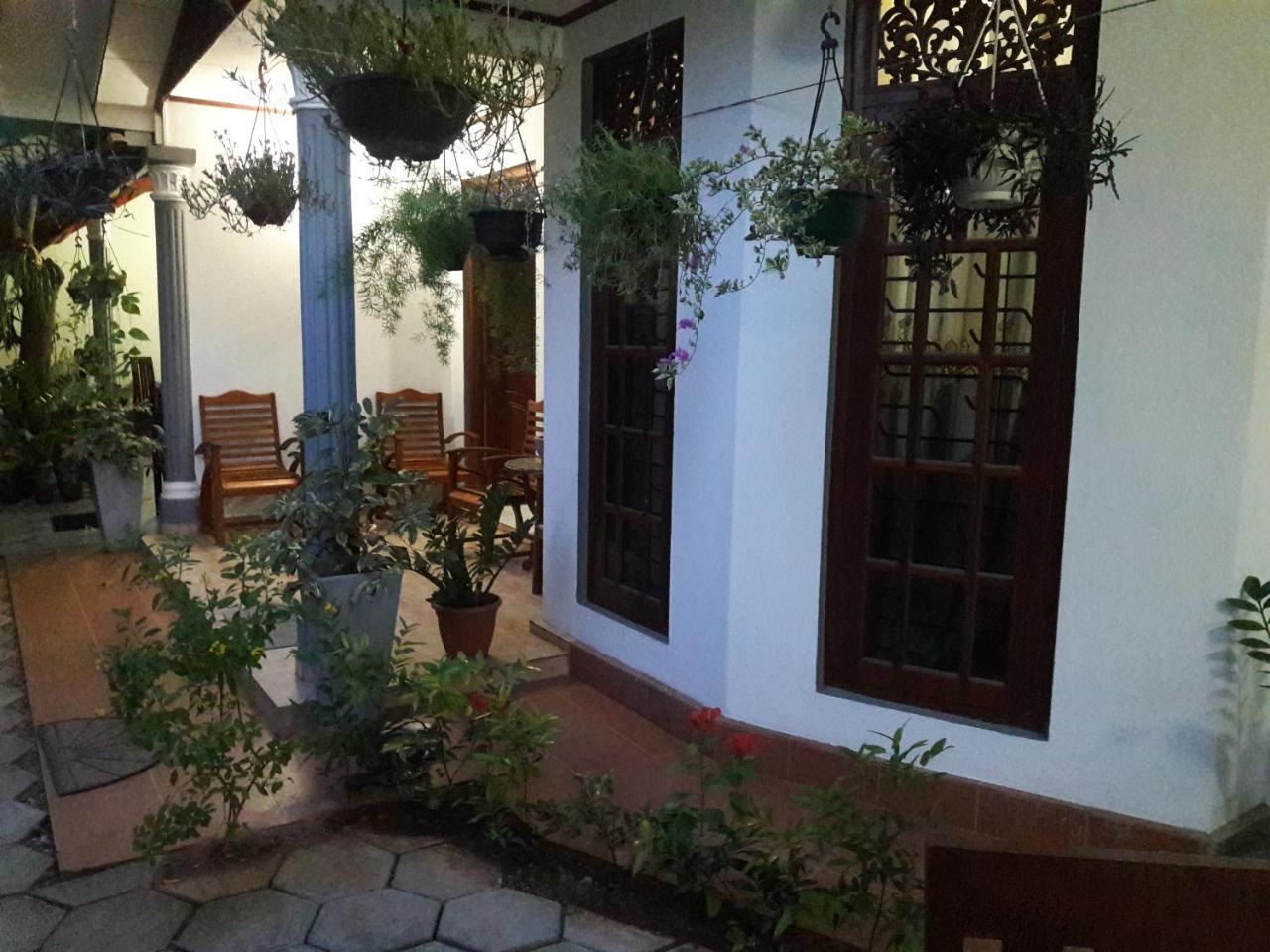 Aayu'S Guest Hotel Бентота Екстериор снимка
