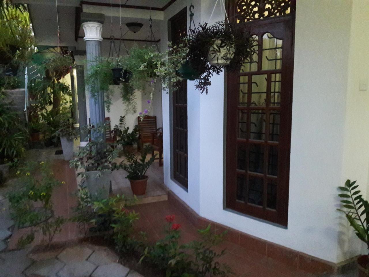 Aayu'S Guest Hotel Бентота Екстериор снимка