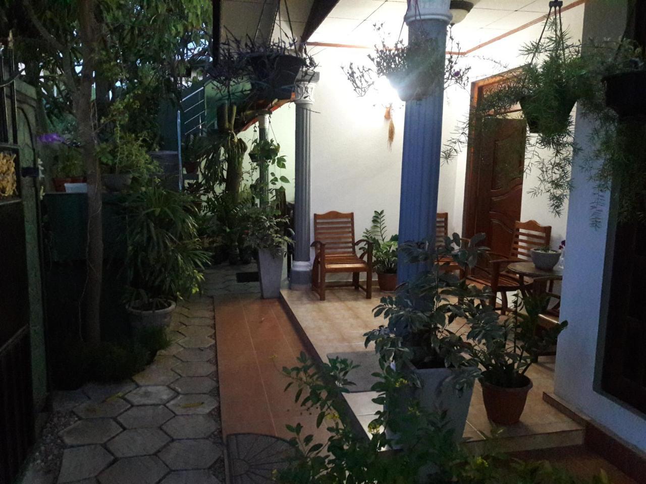 Aayu'S Guest Hotel Бентота Екстериор снимка