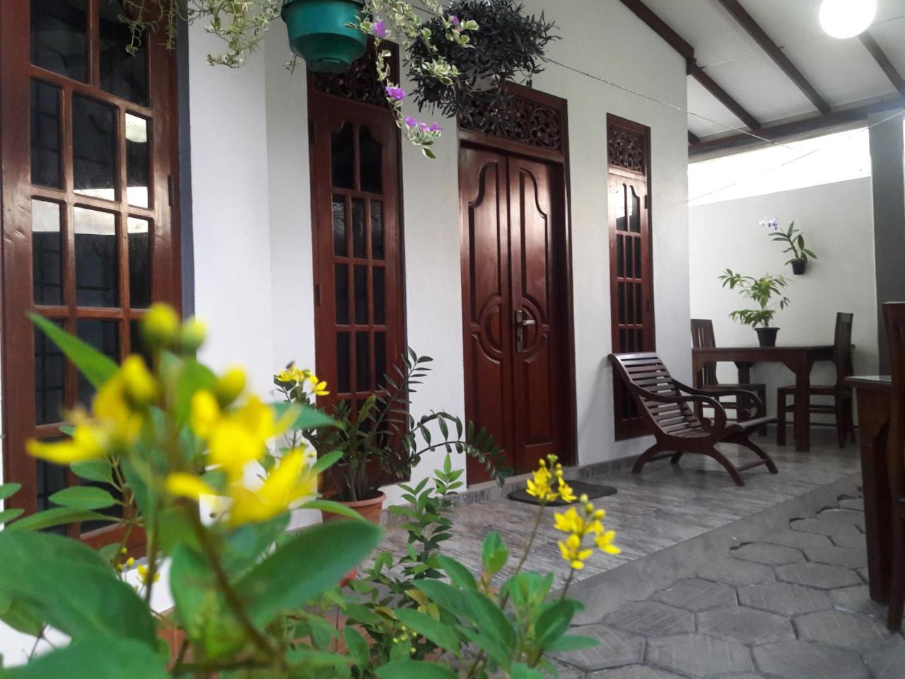 Aayu'S Guest Hotel Бентота Екстериор снимка